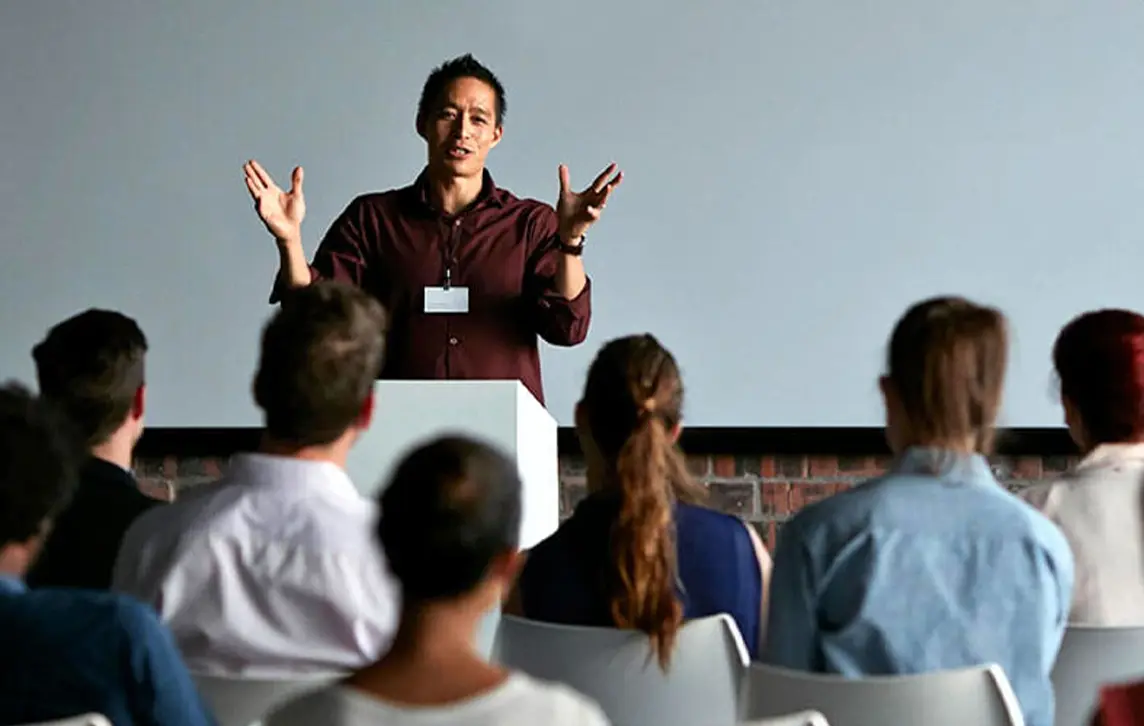 زبان بدن باز و صادقانه در سخنرانی